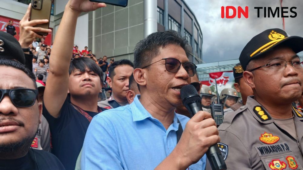 Mahasiswa Manado Demo Kawal Putusan MK, Massa Kepung DPRD Sulut