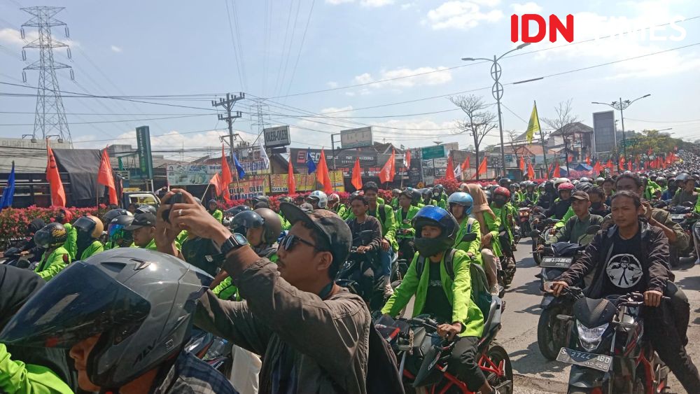 Demo Mahasiswa, Pagar Balaikota Semarang Roboh