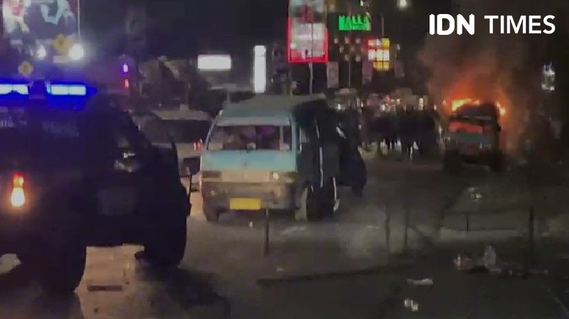 Demo Ricuh di Makassar, Polisi Tuding Geng Anarko Bakar Mobil Angkot