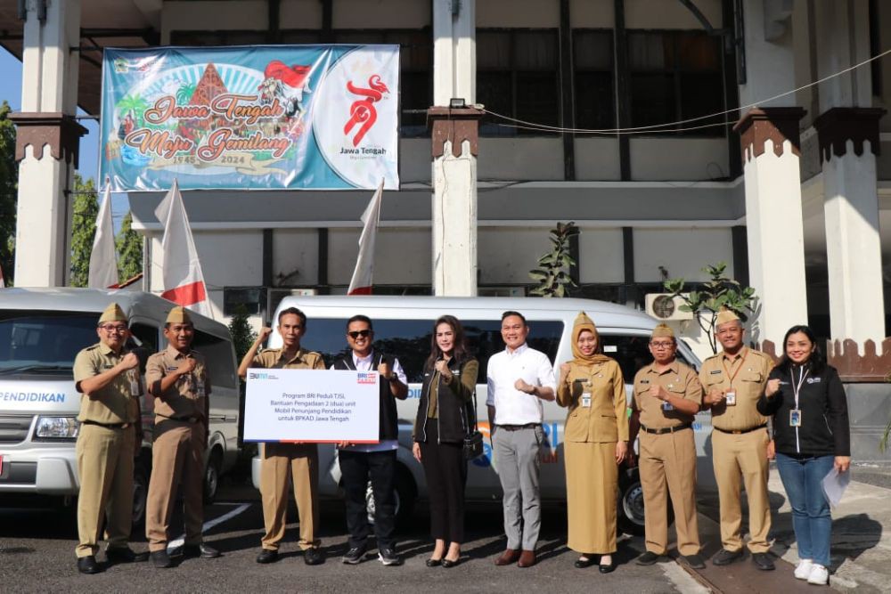 BRI BO Semarang Pattimura Berikan 2 Unit Mobil ke SMK Negeri Jateng