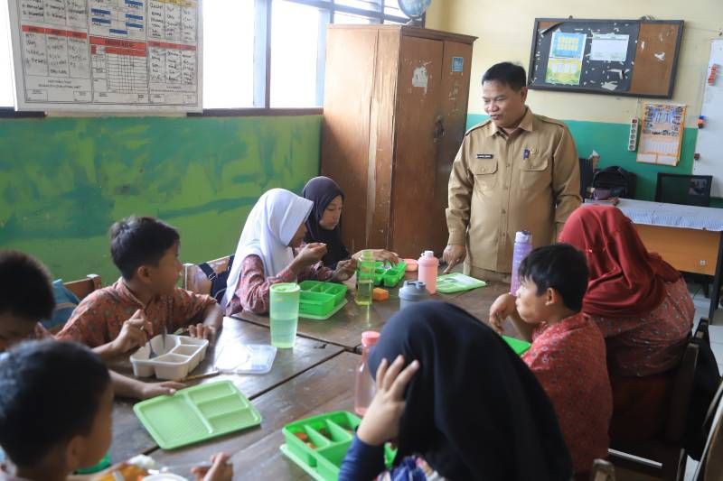 Uji Coba MBG di Kota Tangerang, Siswa Bawa Kotak Makan Sendiri