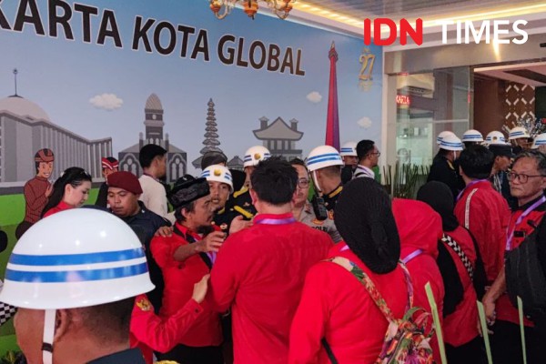 Pendukung Pramono-Rano Terlibat Adu Mulut dengan Pamdal KPU