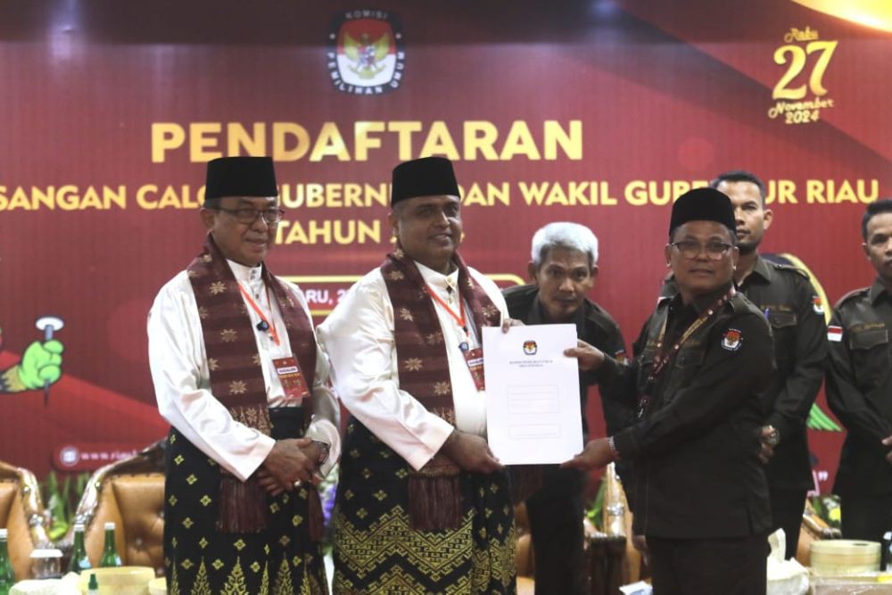 Didampingi Politisi Partai, M Nasir-HM Wardan Mendaftar Cagub Riau