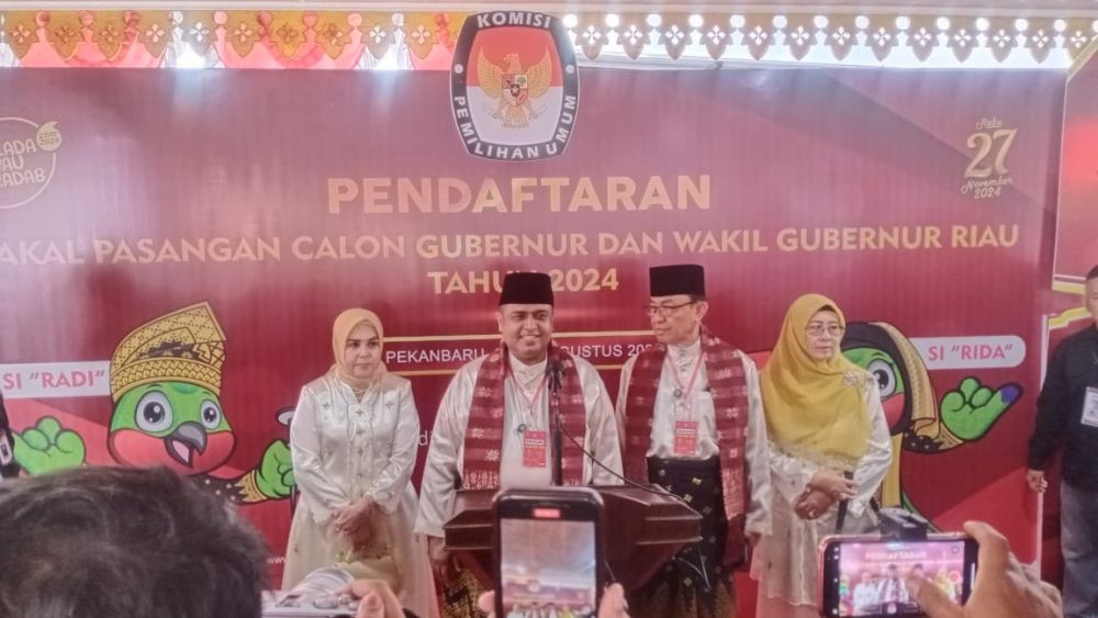 Didampingi Politisi Partai, M Nasir-HM Wardan Mendaftar Cagub Riau