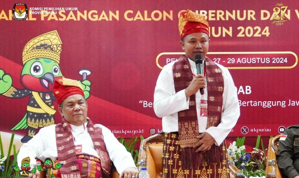 Paslon Gubernur Riau Abdul Wahid-SF Hariyanto Diantar UAS ke KPU