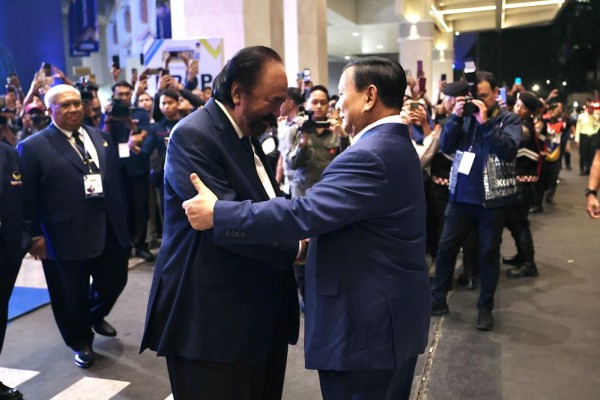 Pidato di NasDem, Prabowo Tunjukkan Momen Keakraban dengan Surya Paloh