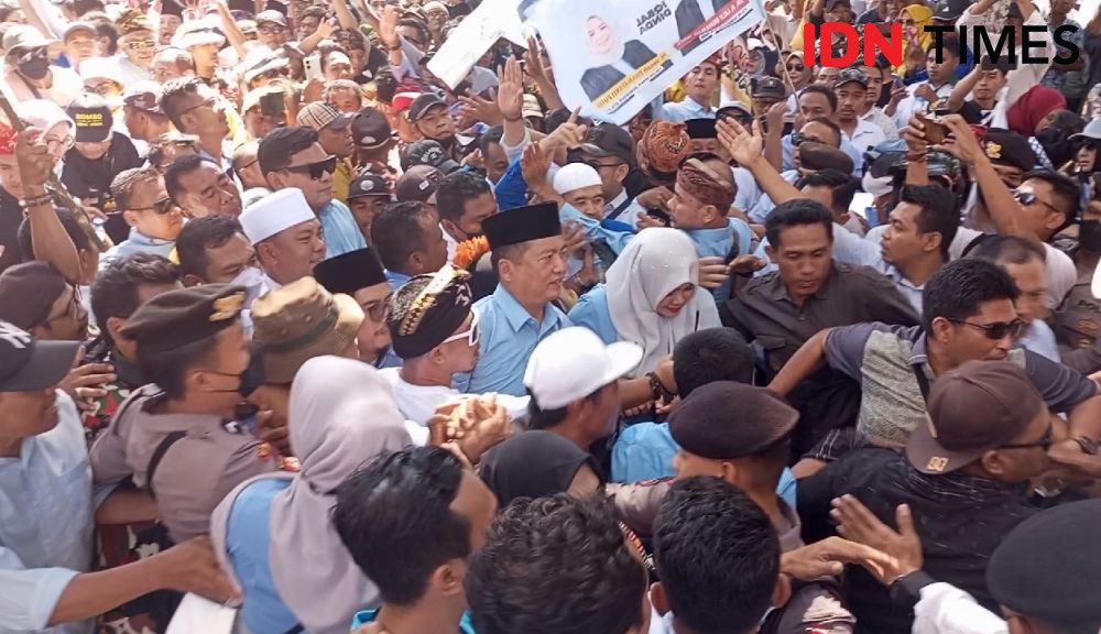 Kesal Pemkab Tak Ikut Rapat, Anggota DPRD Bima Ngamuk Banting Kursi