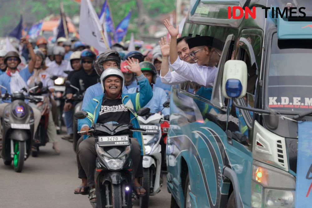 Daftar Pilgub, Andra-Dimyati Naik Angkutan Umum ke KPU Banten 