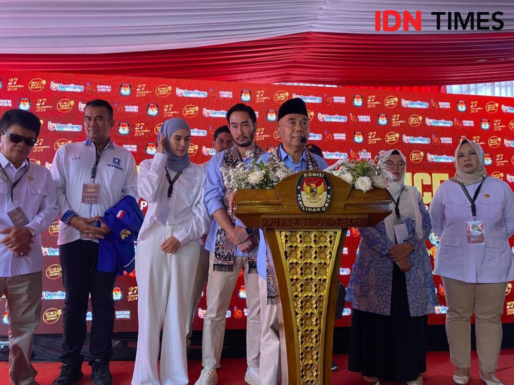 Daftar Pilbup KBB, Musisi Jeje Diantar Istri dan Adik Raffi