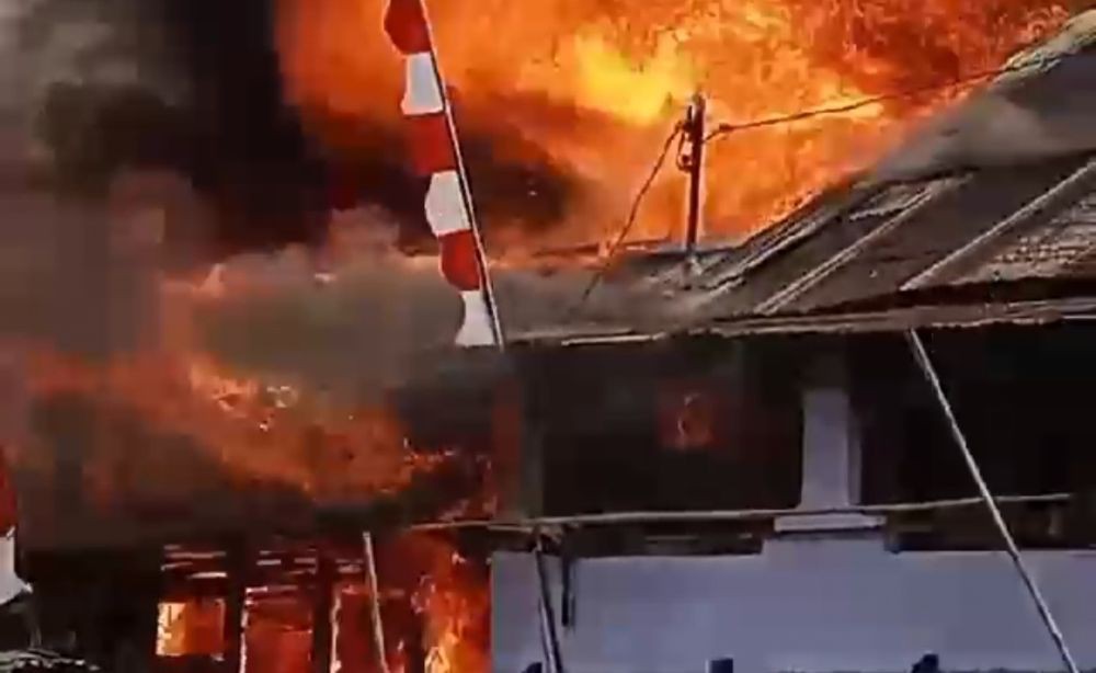 Jago Merah Bakar 8 Rumah di Kawasan Padat Penduduk Palembang