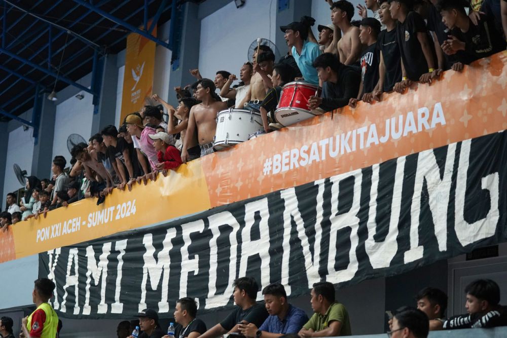 Suporter Sumut Membludak di GOR Futsal, Videotron Disediakan di Luar