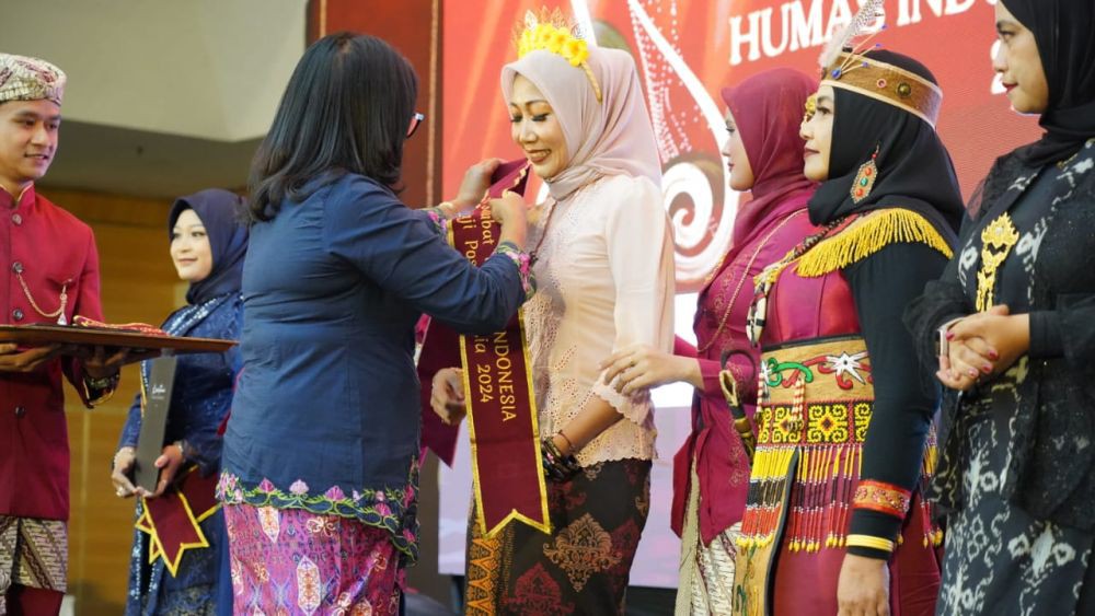 8 Srikandi PosIND Raih Penghargaan Kartini Humas Indonesia