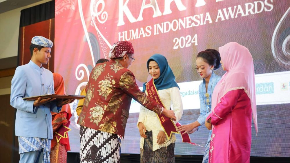 8 Srikandi PosIND Raih Penghargaan Kartini Humas Indonesia