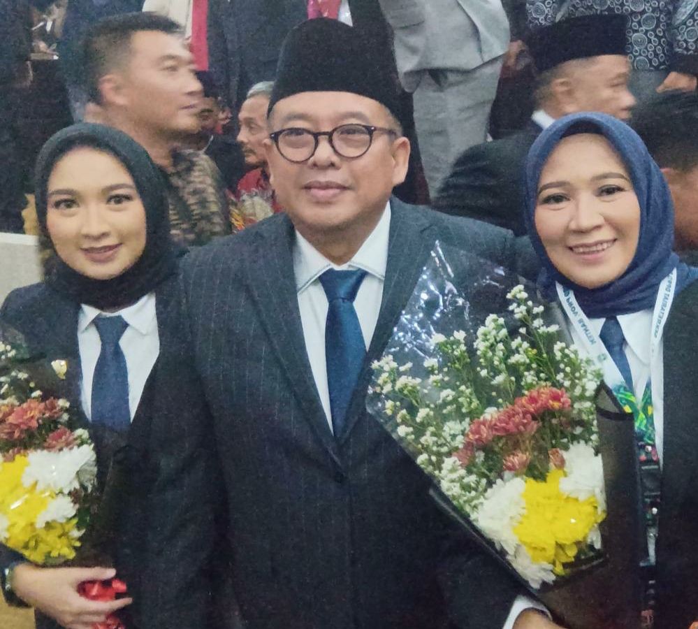 Ibu dan Anak Dilantik Jadi Anggota DPRD Banten  