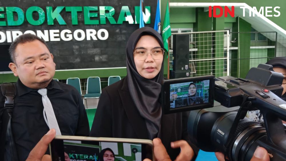 Kenakan Baju Gelap, Mahasiswa Kedokteran Undip Gelar Aksi Simpatik