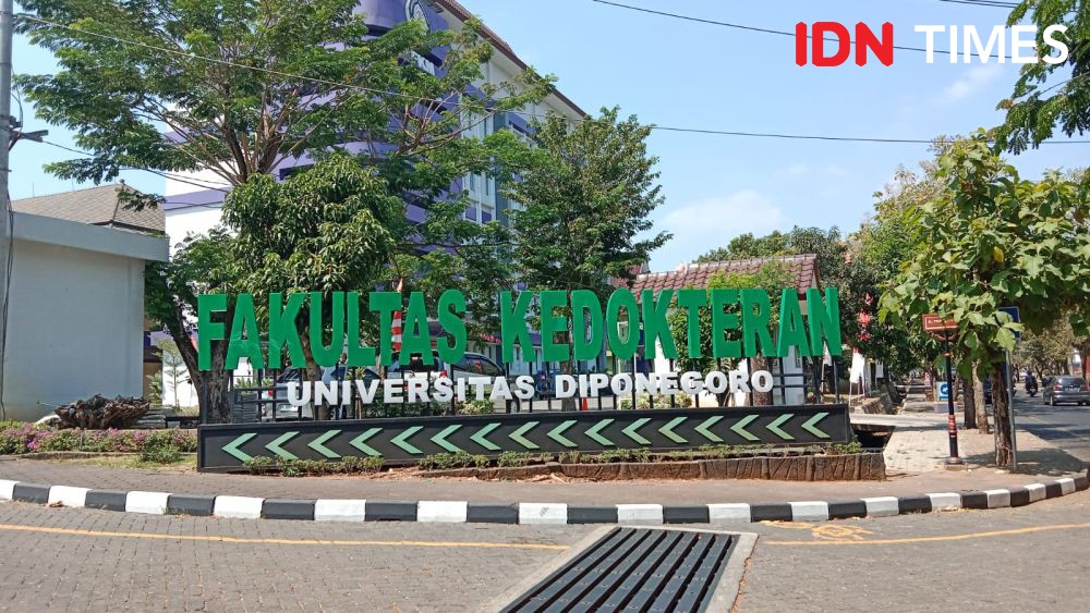 Kenakan Baju Gelap, Mahasiswa Kedokteran Undip Gelar Aksi Simpatik