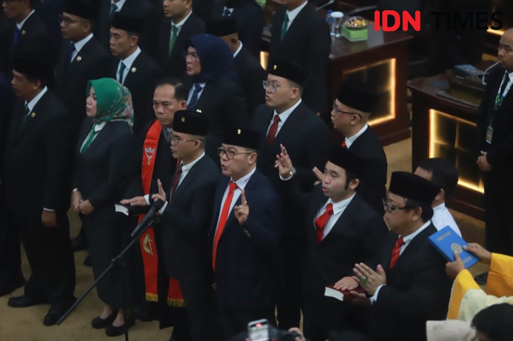 Maju Pilkada, Fitron dan Ade Tetap Dilantik Jadi Anggota DPRD Banten 