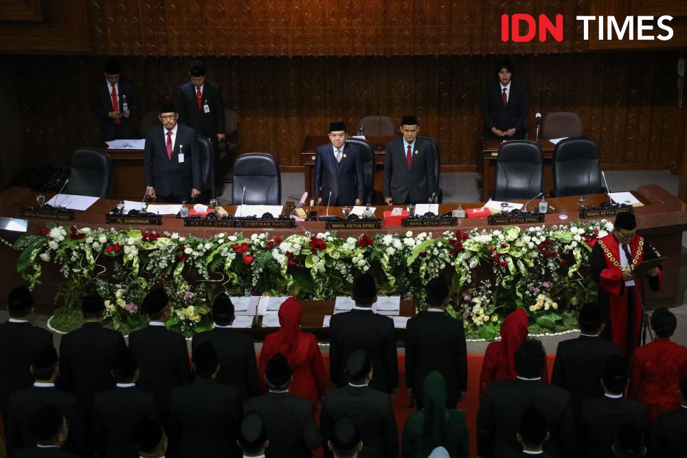 Ramai-ramai Anggota Dewan Gadaikan SK, Demokrasi Kelewat Mahal?