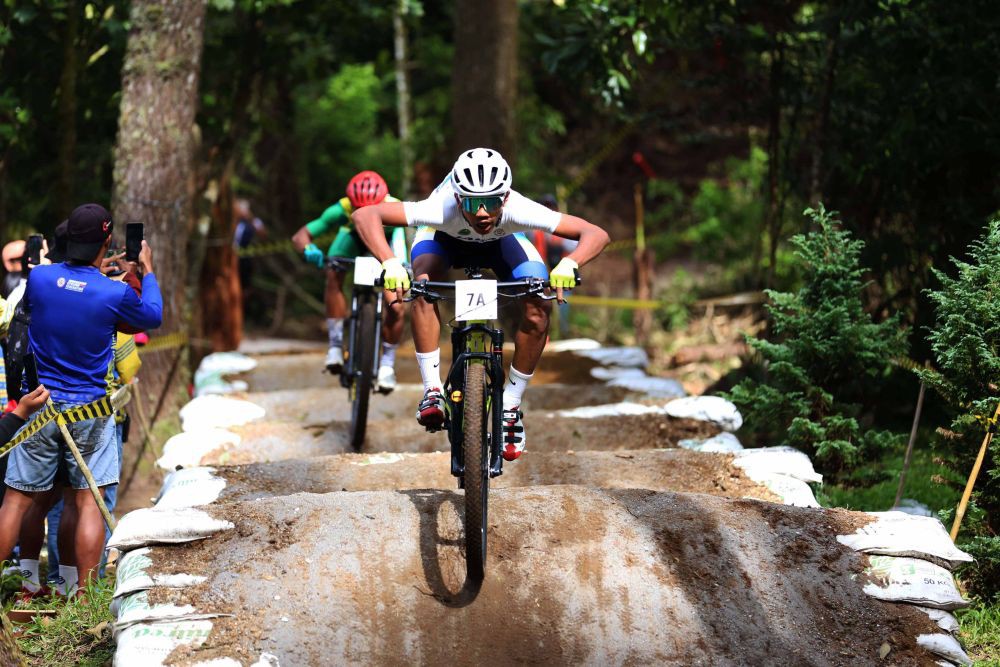 Pebalap MTB Jatim Gagalkan Jabar Sabet Emas Kelas XCR