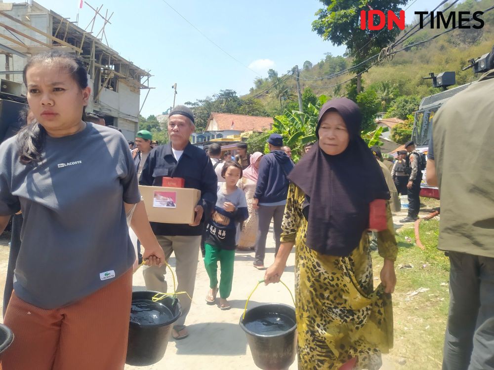 Sumur Mengering, Warga Lagadar Terpaksa Beli Air Bersih Setiap Hari