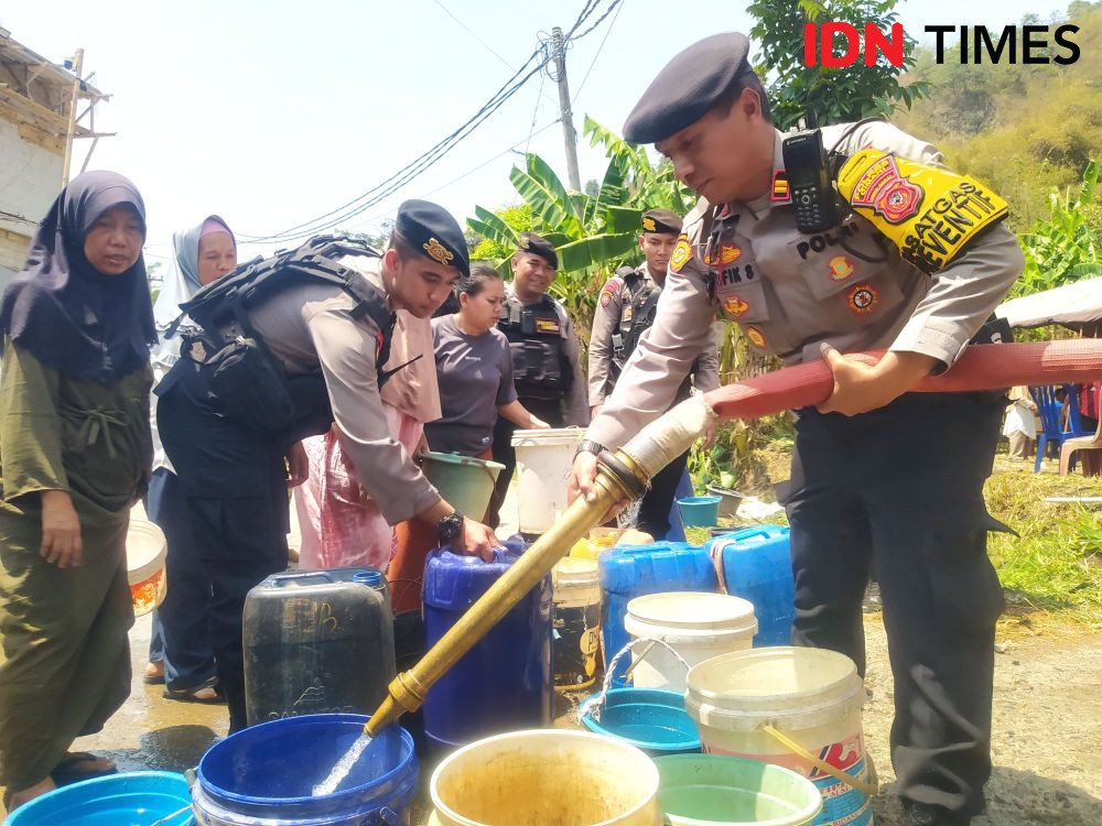 Sumur Mengering, Warga Lagadar Terpaksa Beli Air Bersih Setiap Hari