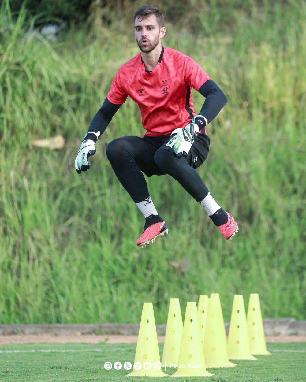 Kiper Asing Persik Kediri Kaget dengan Persaingan di Liga 1