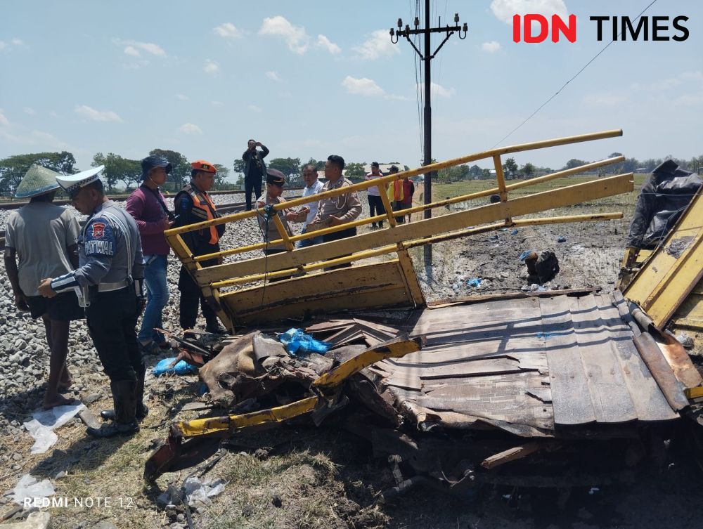 Penumpang Truk Garam Korban Tabrakan dengan KA Argo Semeru Tewas