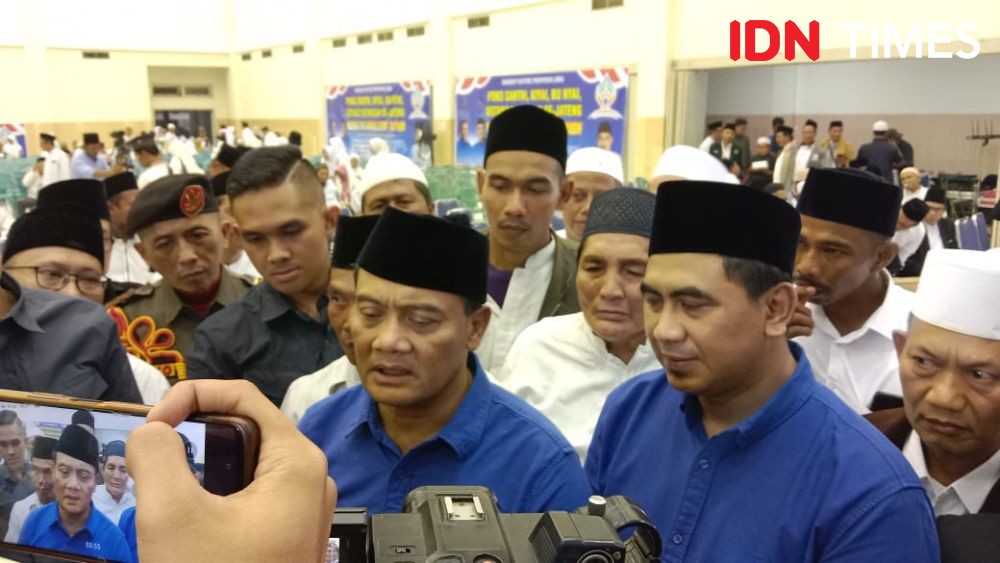 Perbaiki Berkas Pendaftaran, Ahmad Luthfi Serahkan Surat Pemberhentian