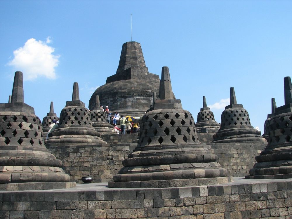 Arkeolog UGM Minta Chattra Candi Borobudur Tidak Dipasang