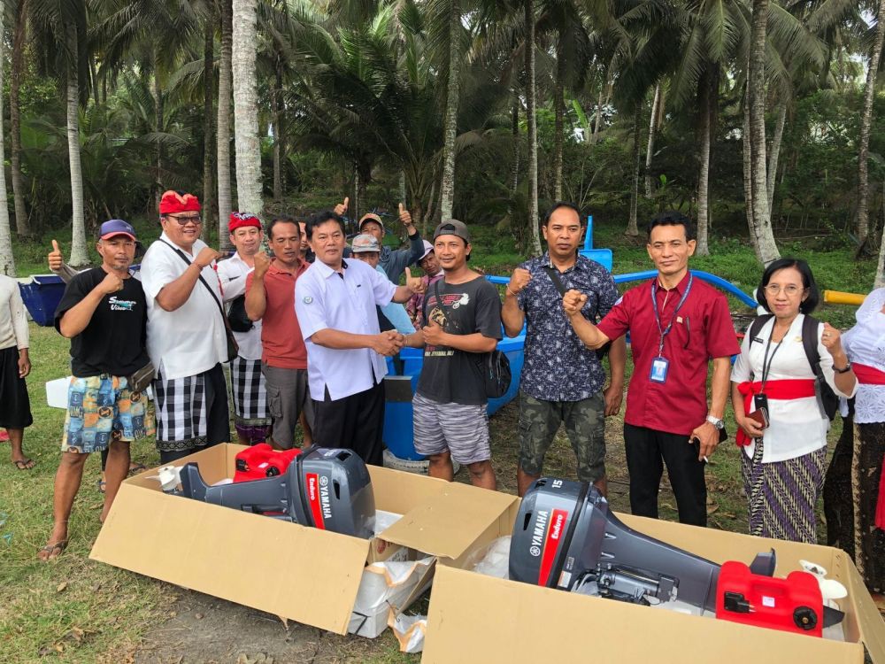 Nelayan Tabanan Dapat Bantuan Jukung Hingga Mesin Tempel