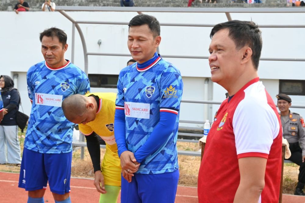 Legenda Persib Jajal Stadion Belum Rampung di Cirebon