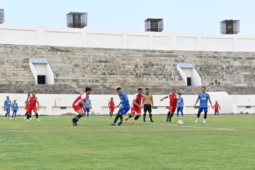 Legenda Persib Jajal Stadion Belum Rampung di Cirebon