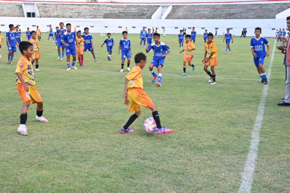 Legenda Persib Jajal Stadion Belum Rampung di Cirebon