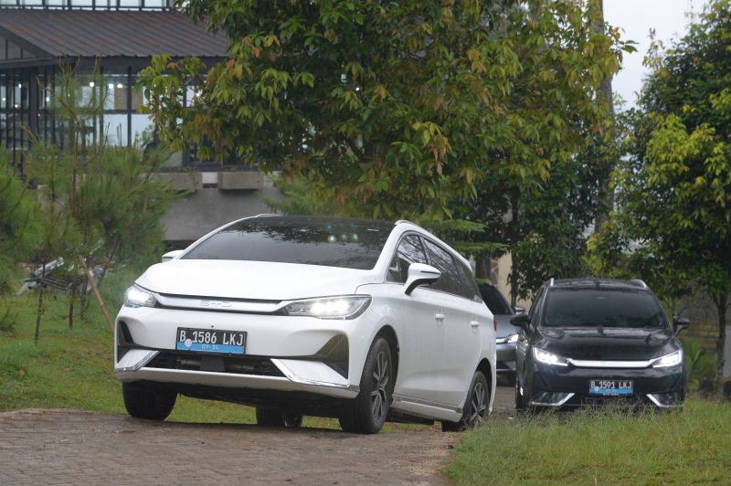 Menjajal Bandung-Lembang dengan BYD M6, Mobil Keluarga Modern 