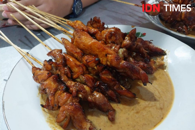 [QUIZ] Tebak Jenis Sate Khas Indonesia yang Disantap Ji Chang Wook Ini!