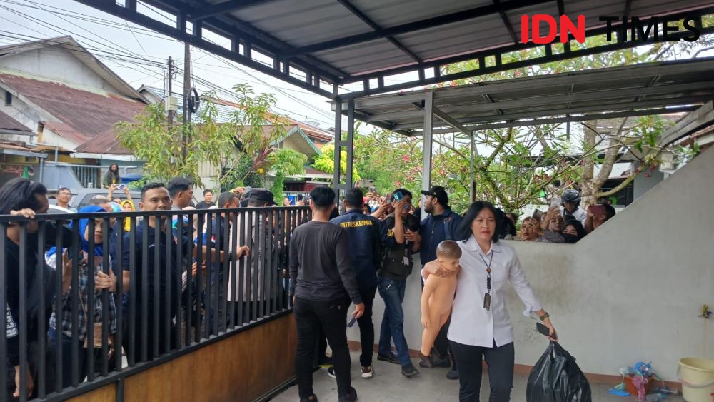 Rekonstruksi Pembunuhan Nizam oleh Ibu Tiri, Korban Sempat Dibanting 