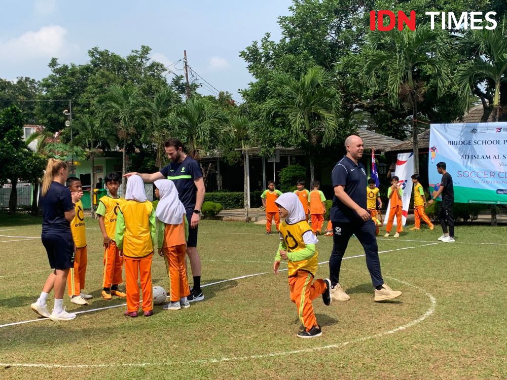 Jelang Laga Vs Indonesia, Soceroos Beri Coaching Clinic di Tangsel 