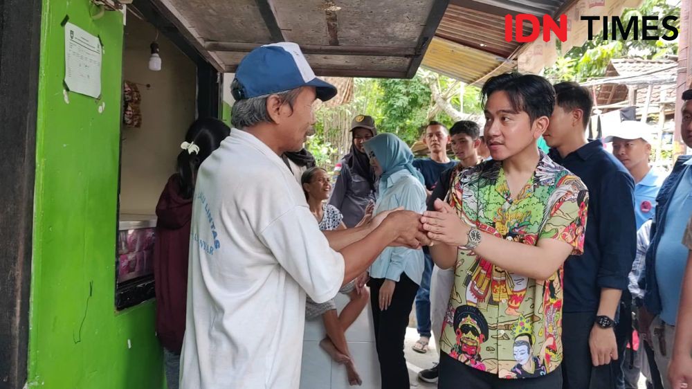 Kembali Blusukan di Solo, Gibran Endorse Paslon Respati Astrid