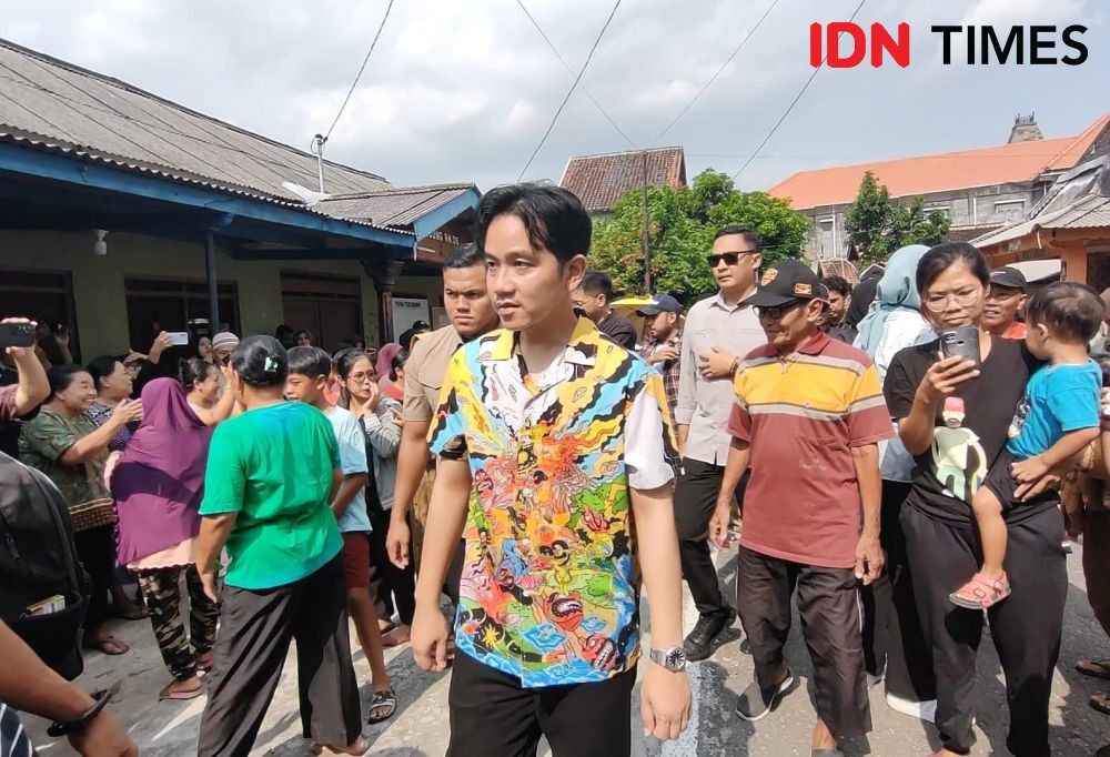 Tuduhan Rocky Gerung Tiap Sabtu Didatangi Menteri, Gibran: Hoax