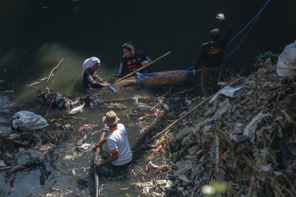 Bersih-bersih Sungai, Kadin dan SRC Kerahkan Masyarakat