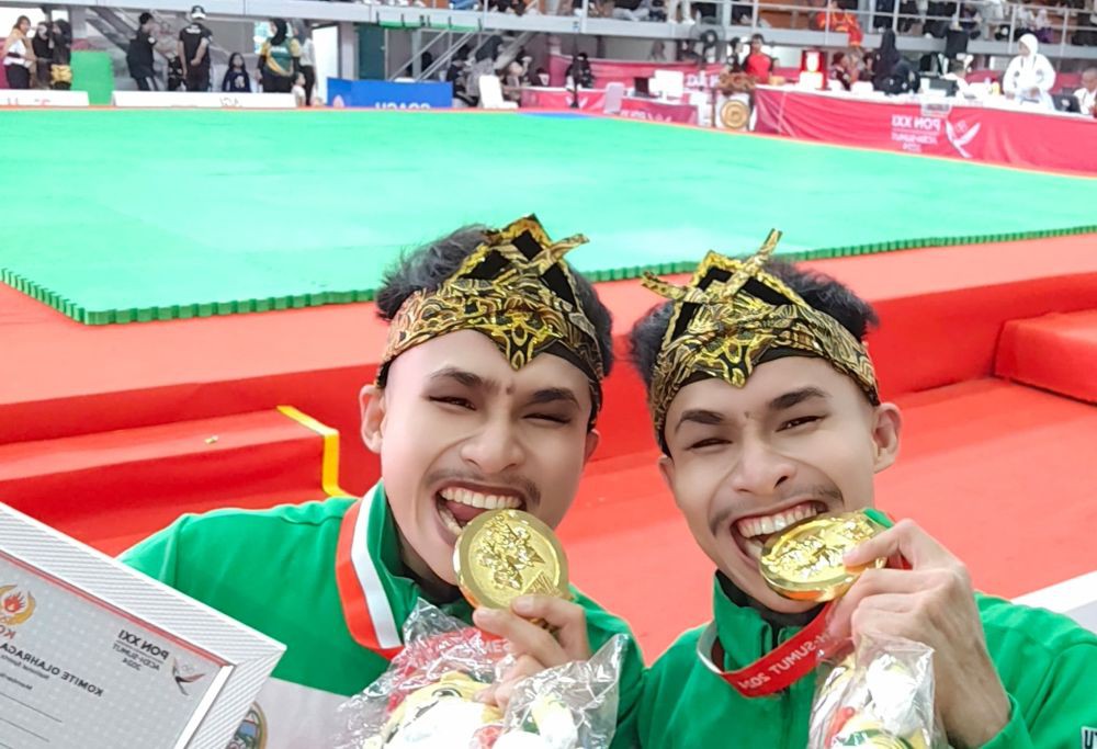 Si Kembar Akhiri Paceklik 12 Tahun Emas Pencak Silat di PON