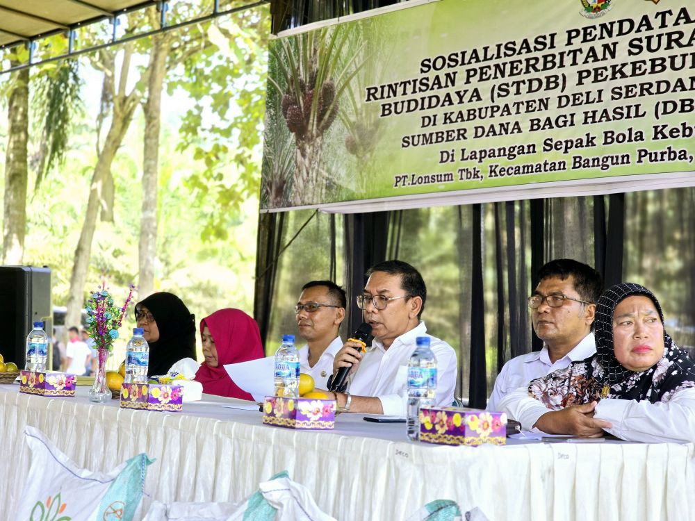 Lonsum Serahkan 118.900 Kg Pupuk ke Petani di Kebun Begerpang