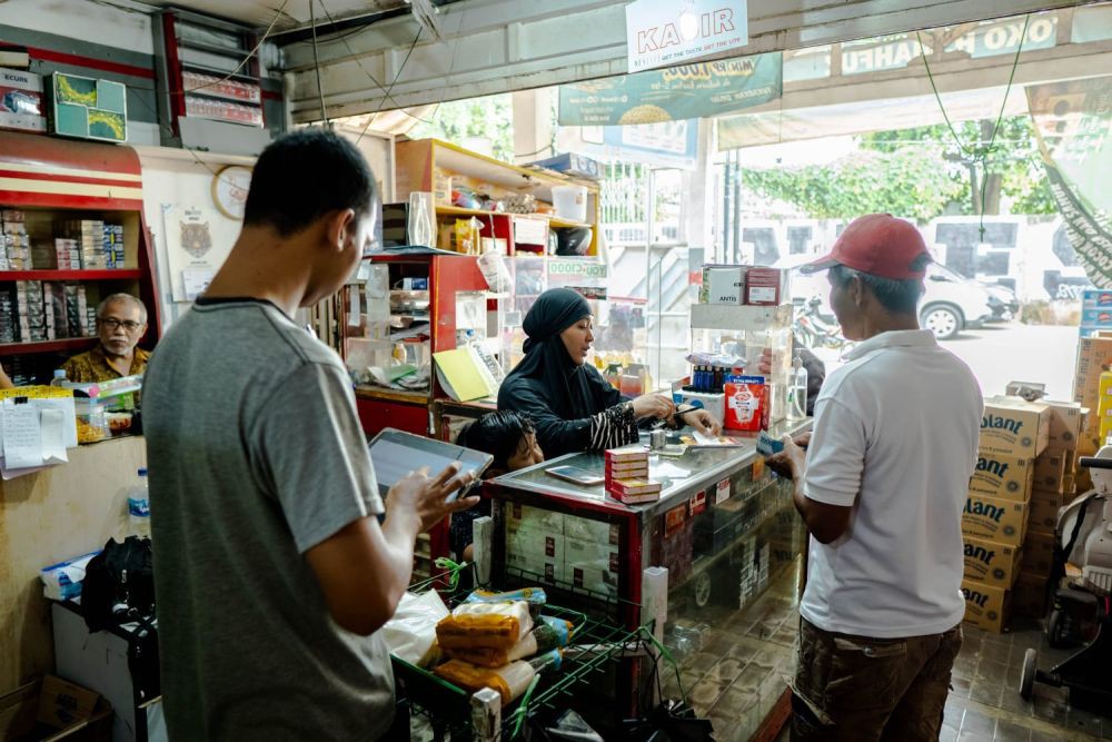 Bisnis Warung Sembako atau Jadi Karyawan Kantor? Ini Pertimbangannya