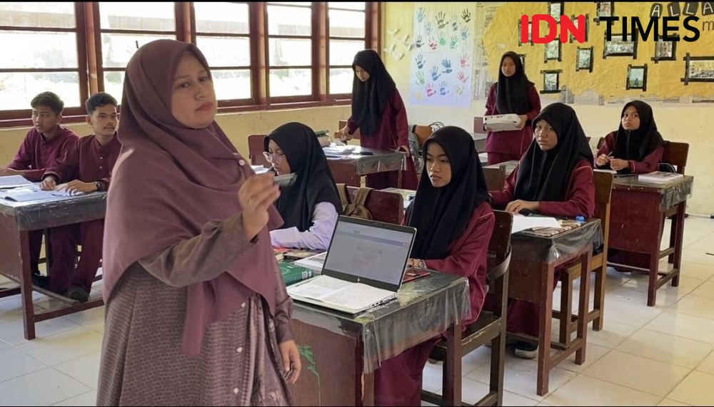 Guru SMA: Nia Anak Berprestasi, Ingin Kuliah Pendidikan Guru SD