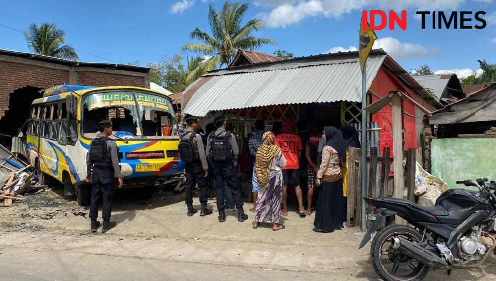 Bus Gagal Nanjak dan Hantam Gubuk Warga di Bima, 1 Orang Tewas