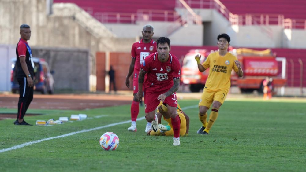 Pelatih Semen Padang FC, Hendri Susilo, Mundur Usai Kekalahan