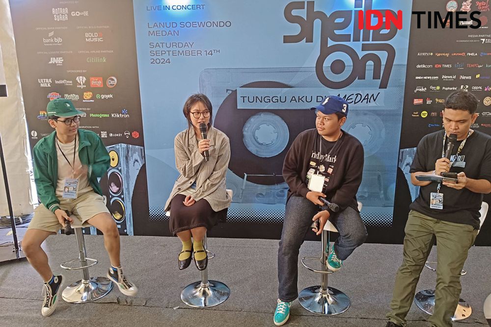 Potret Keseruan Nonton Konser Sheila on 7 di Medan