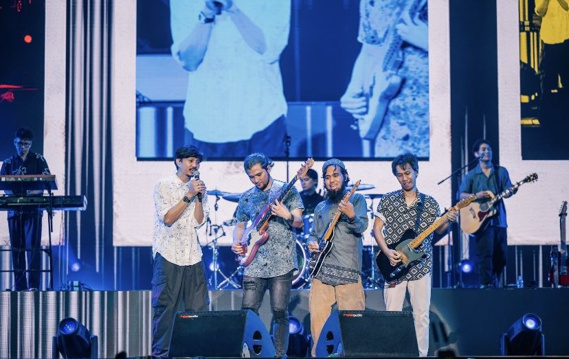 Potret Keseruan Nonton Konser Sheila on 7 di Medan