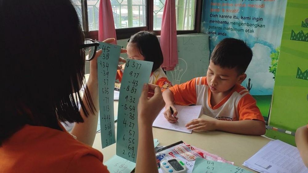 5 Manfaat Belajar Sempoa untuk Perkembangan Otak Si Kecil, Berhitung