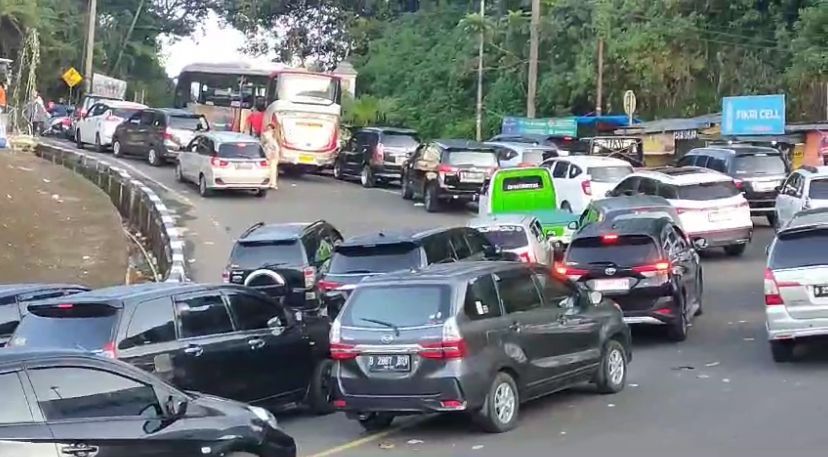 Macet Parah di Puncak Bogor, Proyek Kereta Gantung Bakal Dipercepat